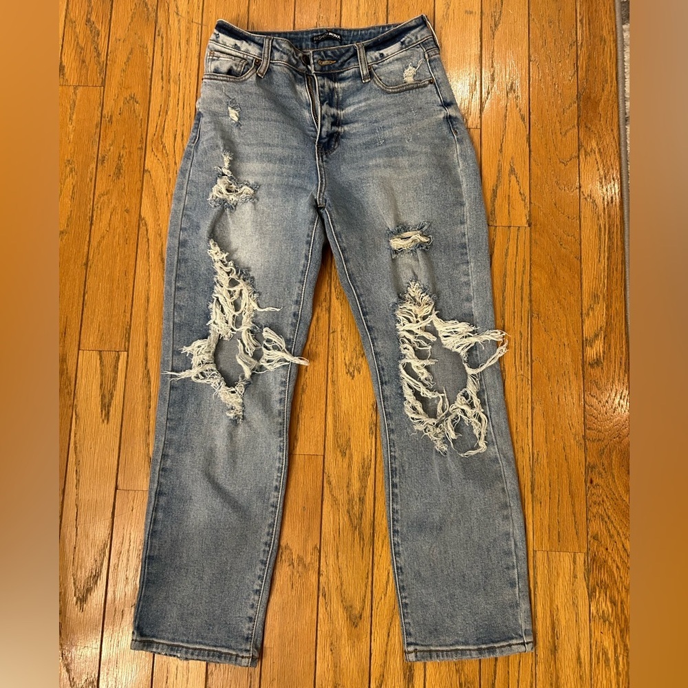 Fashion Nova Distressed Straight leg Jeans